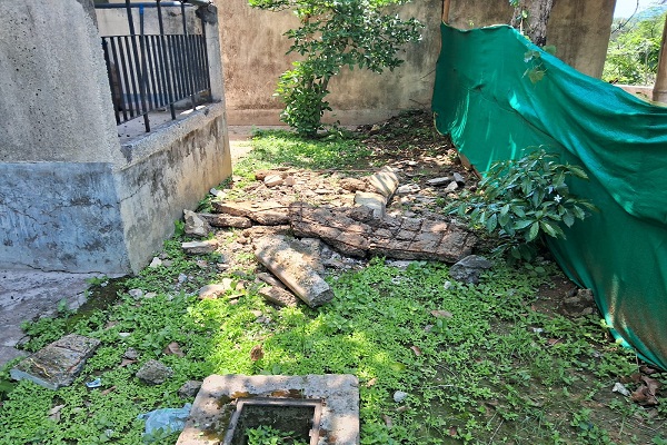 Jadugora : यूसिल के नरवा पहाड़ आवासीय कॉलोनी का जर्जर क्वॉटर बना मौत का डेरा,  कंपनी कर्मी डर के साये में जीने को विवश