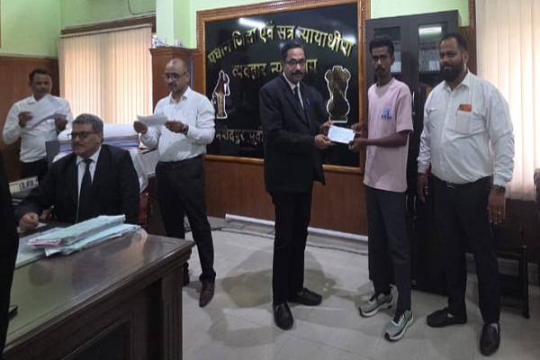 Jamshedpur : राष्ट्रीय लोक अदालत में रिकार्ड 3.18 लाख केस का हुआ निष्पादन, 8.16 करोड़ रुपये की राजस्व की हुई प्राप्ति