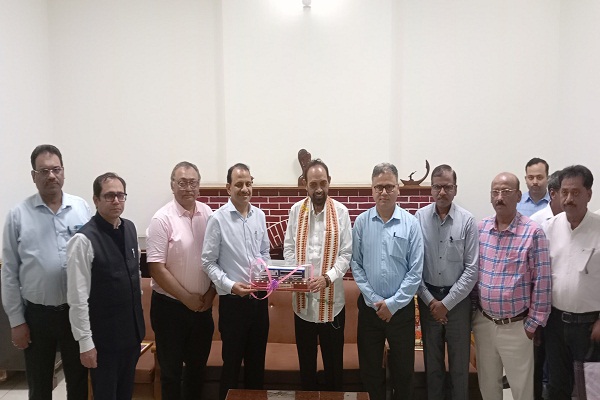 Ghatsila : दपूरे के महाप्रबंधक ने खड़गपुर से घाटशिला तक विंडो टेलिंग निरीक्षण कर विकास कार्यों का लिया जायजा