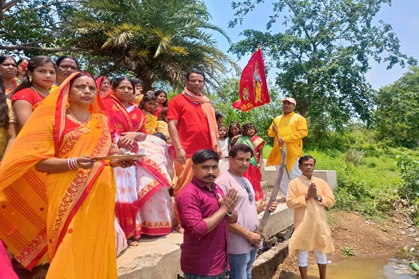 Jadugora : गोपालपुर शिव मंदिर मैदान में पांच दिवसीय श्रीमद भागवत कथा की शुरुआत