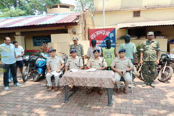 Gua : अंतरराज्यीय बाइक चोर गिरोह का भंडाफोड़, छह मोटरसाइकिल व एक स्कूटी बरामद, तीन गिरफ्तार
