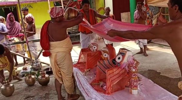 Bahragora : बहरागोड़ा प्रखंड के कई गांवों में धूमधाम से मना स्नान पूर्णिमा महोत्सव, गजानन वेश में भगवान ने दिए दर्शन