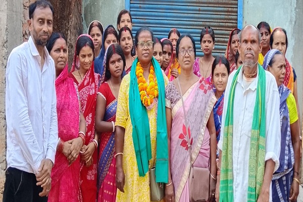 Jamshedpur : झामुमो नेत्री बाली मार्डी का मानगो में कार्यकर्ताओं ने किया स्वागत