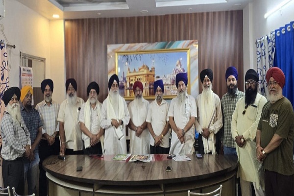 Jamshedpur : सीजीपीसी ने ज्ञानी वीरेंद्र पाल सिंह और सुरेंद्र सिंह को किया सम्मानित