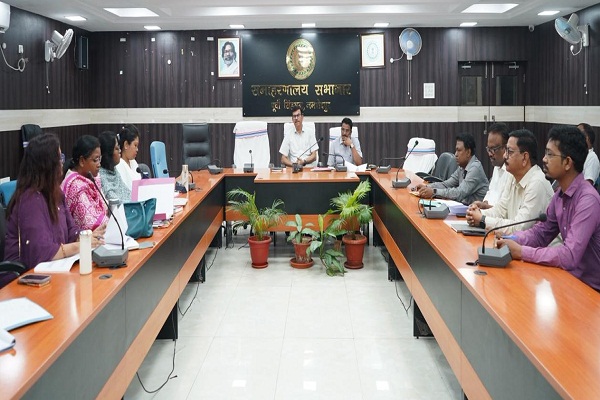 Jamshedpur : उपायुक्त ने बुरूडीह डैम में केज कल्चर के माध्यम से मत्स्य पालन शुरू करने व जिले में 10 मॉडल तालाब विकसित करने का दिया निर्देश