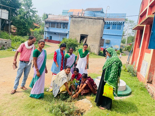 Potka : पोटका में विश्व पर्यावरण दिवस पर विशेष ग्राम सभा का आयोजन,ग्रामीणों से अधिक से अधिक पौधे लगाने तथा पर्यावरण संरक्षण के लिए सामूहिक प्रयास करने का आह्वान 