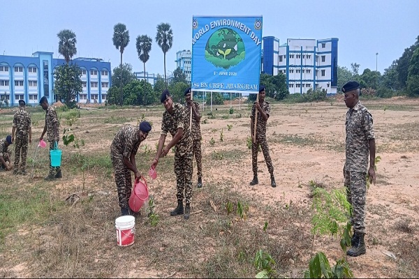 Jhargram : वृक्षारोपण पर्यावरण संरक्षण का सबसे प्रभावी माध्यम : प्रवीण कुमार त्रिपाठी