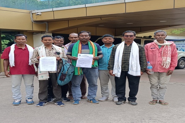 Jadugora : चंदनपुर में चयनित लाभुक समिति को मान्यता नहीं देने से ग्रामीणों में पोटका बीडीओ ने खिलाफ ग्रामीणों में उबाल, डीसी से शिकायत