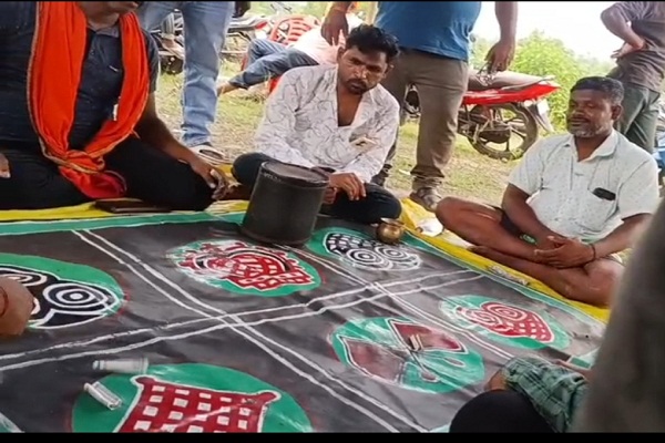 Jamshedpur : गोविंदपुर थाना क्षेत्र बना अवैध कारोबारियों का गढ़, मनपीटा में जंगल के बीच बना जुआ व हब्बा-डब्बा का नया अड्डा