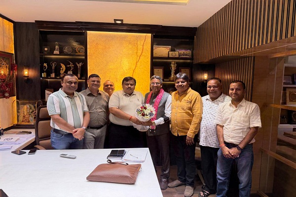 Jamshedpur : अखिल भारतीय अग्रवाल सम्मेलन देशभर में युवा इकाई का करेगा गठन,  राष्ट्रीय अध्यक्ष बसंत कुमार मित्तल और झारखंड प्रदेश अध्यक्ष संदीप मुरारका ने धनबाद में हुई बैठक में  लिया निर्णय