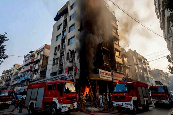 New Delhi : दिल्ली मालवीय नगर के लेमन ग्रीन रेस्टोरेंट में आग से 21 की मौत, 37 लोगों का रेस्क्यू, बेसमेंट में फंसे 3 गंभीर, मृतकों की संख्या बढ़ने की आशंका