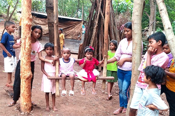 Gua : रोजो पर्व में ओड़िआ संस्कृति और परंपरा का दिखा अनोखा संगम, बनस्ते डाकिला गजो, बरषके थरे आसिछी रोजो गाकर साझा की खुशियां