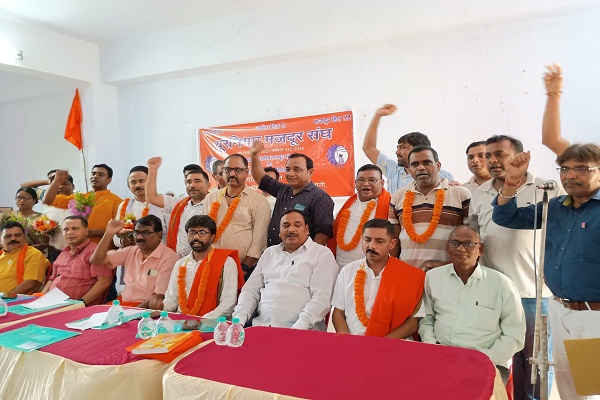 Jadugora : यूरेनियम मजदूर संघ के 16 वे अधिवेशन में यूनियन का हुआ पुनर्गठन, मुकेश कुमार महामंत्री व आनंद महतो बने अध्यक्ष
