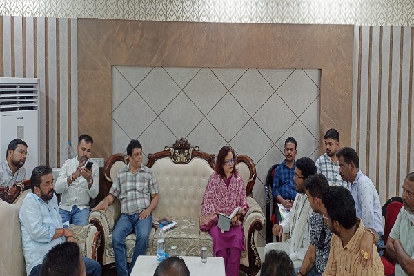 Bahragora : बहरागोड़ा विधायक ने आपूर्ति व सहकारिता विभाग की समीक्षा की, मनमानी करने वाली गैस एजेंसियों पर कार्रवाई का दिया निर्देश