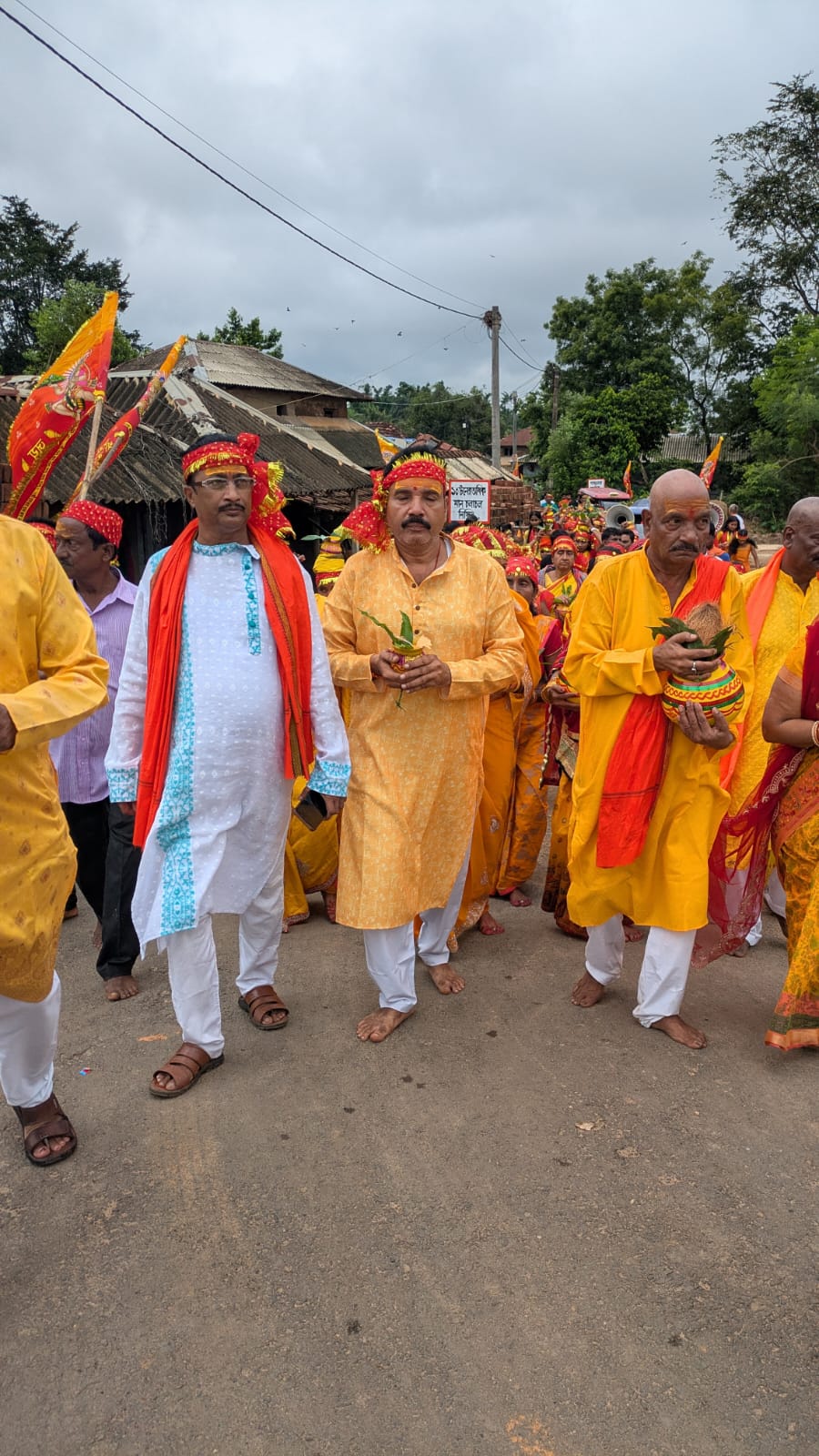 Bahragora : दरीसोल में श्रीराम मंदिर की प्राण-प्रतिष्ठा शुरू, 158 कन्याओं ने निकाली भव्य कलश यात्रा