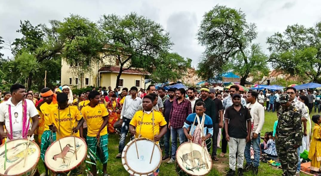 Bahragora : आदिवासी संस्कृति और परंपरा हमारी पहचान व गौरव है- विधायक समीर मोहंती