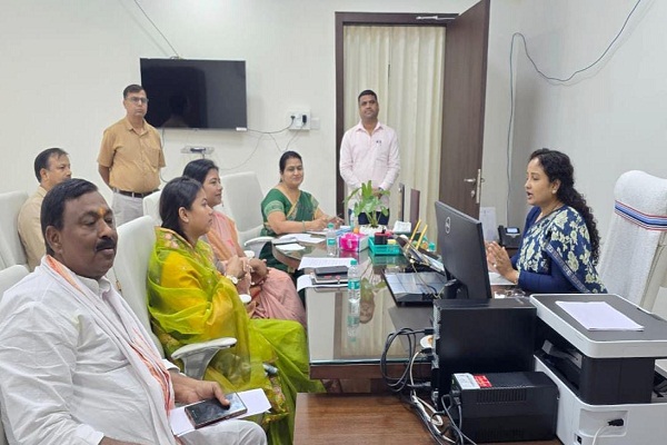 Jamshedpur : महिला एवं बाल विकास समिति की बैठक में शामिल हुईं विधायक पूर्णिमा साहू, महिलाओं को आर्थिक रूप से आत्मनिर्भर बनाने की आवश्यकता पर दिया बल