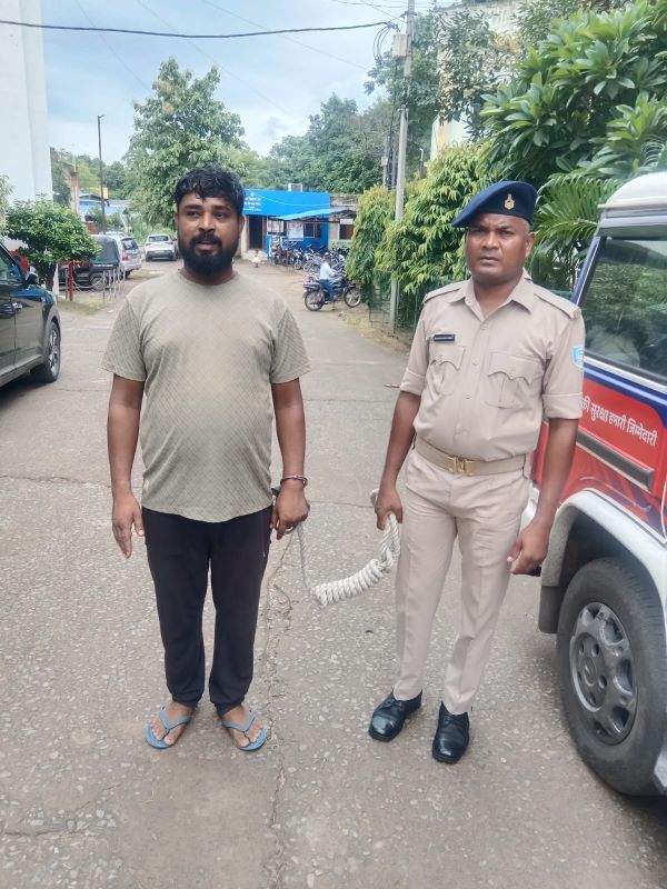 Potka : कोवाली पुलिस ने उत्पाद अधिनियम के फरार वारंटी को गिरफ्तार कर न्यायिक हिरासत में भेजा