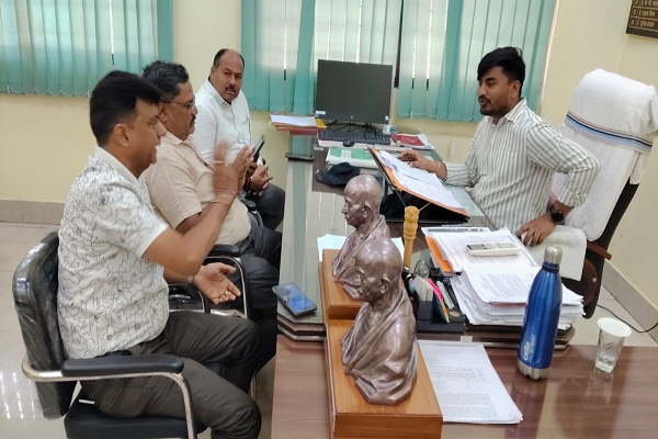 Jamshedpur : जुगसलाई में डोर-टू-डोर कचरा संग्रहण पांच दिनों से ठप, पार्षदों ने नगर परिषद से शीघ्र समाधान की मांग की