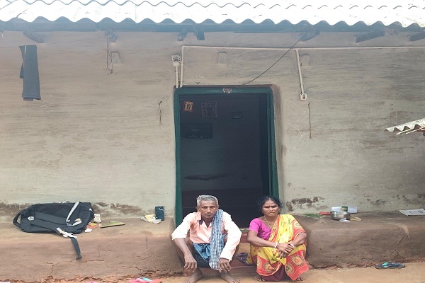 Bahragora : बहरागोड़ा में अज्ञात ट्रक की टक्कर से घायल युवक मानस पान ने बारीपदा अस्पताल में तोड़ा दम, इकलौते बेटे की मौत से वृद्ध माता-पिता हुए बेसहारा
