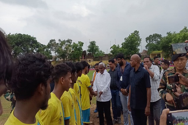 Bahragora : अनुशासन और प्रतिभा के दम पर विनित वॉरियर्स बना ‘बीसीएल सेशन-2’ का चैंपियन, वीणापाणि स्टेडियम में चंपई सोरेन ने बढ़ाया खिलाड़ियों का हौसला