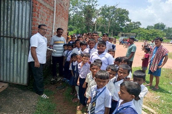 Bahragora : मानुषमुड़िया सरस्वती शिशु विद्या मंदिर में शरारती तत्वों का उत्पात, मुखिया राम मुर्मू ने जांच कर दी सख्त कार्रवाई की चेतावनी
