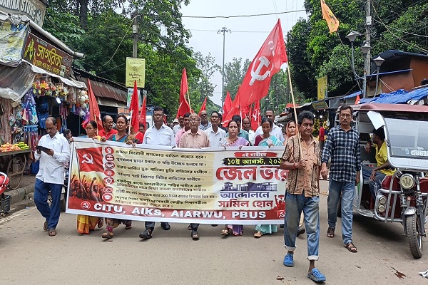 Jhargram : देशव्यापी ‘जेल भरो’ आंदोलन के समर्थन में झाड़ग्राम शहर में वामपंथी संगठनों ने निकाला विशाल विरोध मार्च