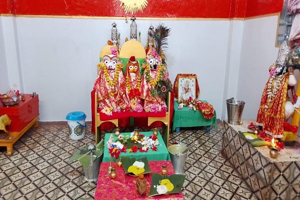 Gua : महाप्रभु जगन्नाथ,सुभ्रद्रा तथा बलभद्र की मौसीबाड़ी में पूरे श्रद्धा के साथ की गई पूजा