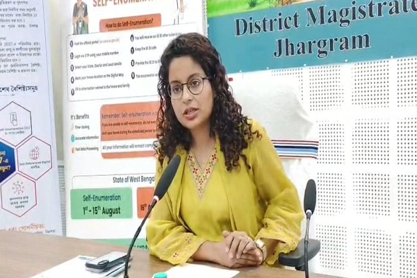 Jhargram : झाड़ग्राम में जनगणना-2027 की शुरूआत, जिलाधिकारी ने पूर्व की जनगणना से जुड़ी तस्वीरों की प्रदर्शनी का किया उद्घाटन