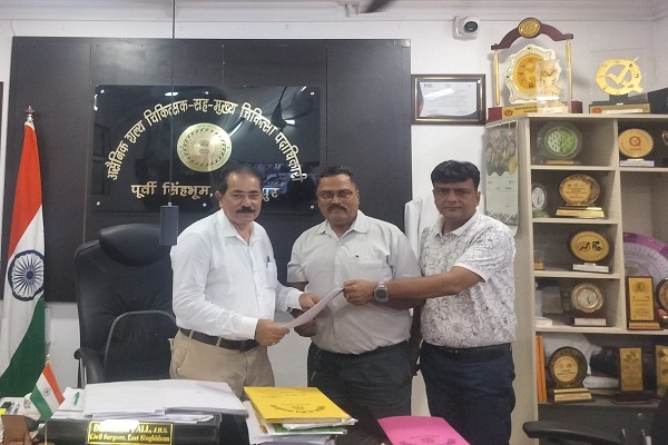 Jamshedpur : जुगसलाई में एंटी लारवा छिड़काव की मांग को लेकर पार्षदों ने सिविल सर्जन से की मुलाकात