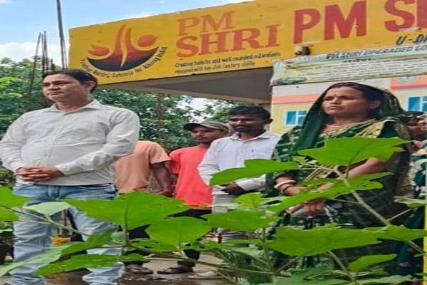 Jadugora : पीएम उत्क्रमित उच्च विद्यालय खुकड़ाडीह + 2 में विद्यालय प्रबंधन समिति का हुआ पुनर्गठन, अध्यक्ष बने अशोक कुमार दास, उपाध्यक्ष चुनी गई सुनीता कुमारी सिंह
