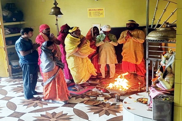 Jamshedpur : बिरसानगर पीताम्बरा मंदिर में धूमधाम से मना गुरुपूर्णिमा महोत्सव