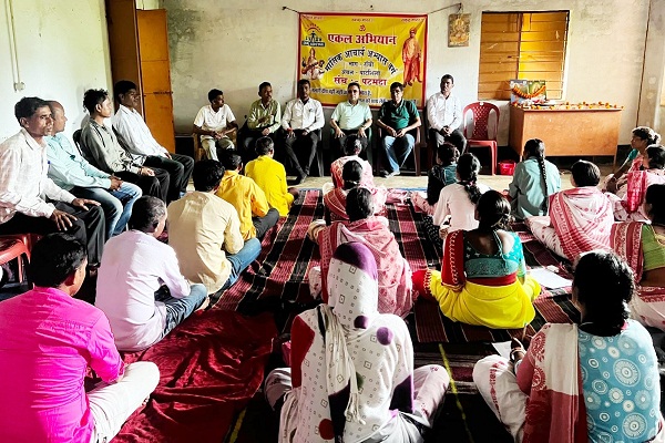 Jamshedpur : एफटीएस ने ग्रामीणों संग की एकल विद्यालयों की गुणवत्ता पर चर्चा, ग्रामीण क्षेत्रों को नशामुक्त बनाने के लिए चलेगा जागरूकता अभियान
