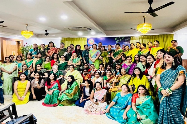 Jamshedpur : तुलसी भवन में महिला साहित्यकारों का भव्य सावन मिलन समारोह, कजरी और सांस्कृतिक प्रस्तुतियों ने बांधा समां