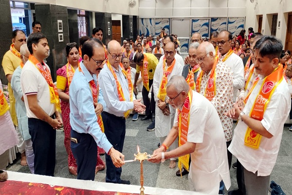 Jamshedpur : विप्र फाउंडेशन ने सामाजिक एकजुटता और महिला सहभागिता पर दिया जोर, पूर्वी सिंहभूम की नई कार्यकारिणी ने संभाला पदभार