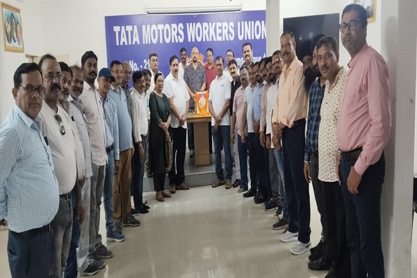 Jamshedpur : मजदूर नेता माइकल जॉन के पुण्य तिथि पर यूनियन ने किया नमन