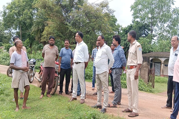 Potka : सरकारी जमीन पर अतिक्रमण की शिकायत, जांच करने पहुंचे सीओ