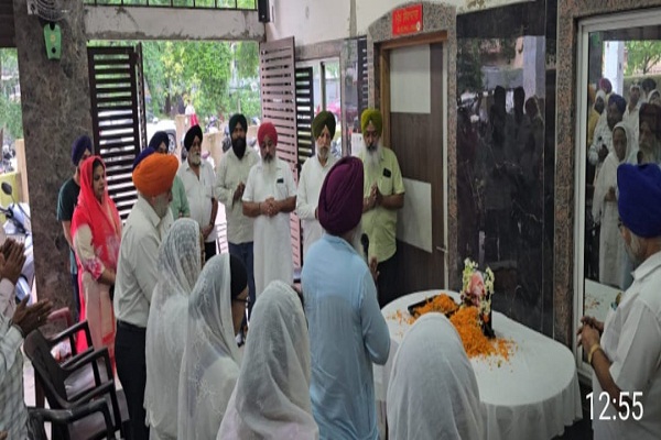 Jamshedpur : सीजीपीसी के पूर्व प्रधान महेंद्र सिंह बोझां की स्मृति में शोक सभा का हुआ आयोजन, सैकड़ो लोगों ने उपस्थित होकर किया नमन