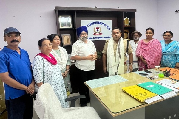 Jamshedpur : बागबेड़ा में बच्ची से अश्लील हरकत करने के आरोपी की शीघ्र गिरफ्तारी की मांग को लेकर डीएसपी विधि-व्यवस्था से मिला प्रतिनिधिमंडल