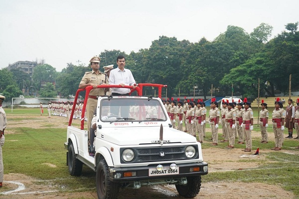 Jamshedpur : 15 अगस्त को गोपाल मैदान में उपायुक्त फहराएंगे राष्ट्रीय ध्वज, डीसी-एसएसपी ने परेड पूर्वाभ्यास का किया निरीक्षण