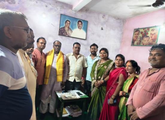 Jamshedpur : जदयू जिलाध्यक्ष सुबोध श्रीवास्तव की पहल पर पांच दिनों बाद मनीफीट में बहाल हुई बिजली