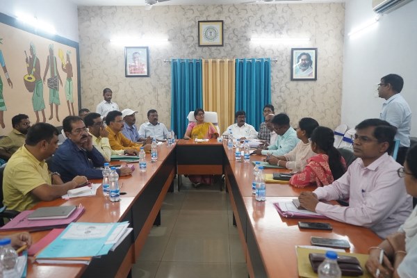 Jamshedpur : झारखंड विधानसभा की सामान्य प्रयोजन समिति ने पूर्वी सिंहभूम में चल रही योजनाओं की वृहद् समीक्षा की, अधिकारियों को कार्य पूर्ण करने का दिया निर्देश