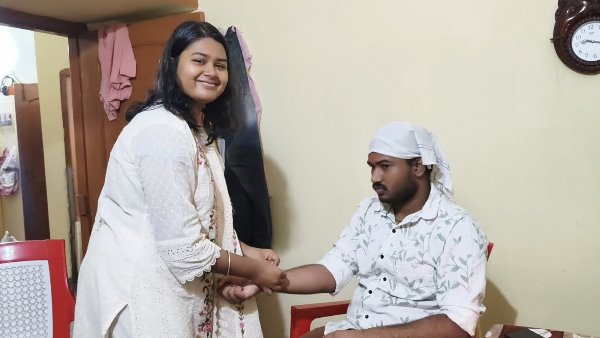 Jamshedpur : रक्षाबंधन पर जमशेदपुर में दिखा भाई-बहन के प्रेम का उल्लास, बहनों ने भाइयों की कलाई पर बांधी राखी