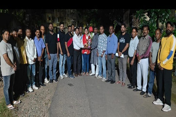 Jamshedpur : नंदिनी करूवा की शानदार सफलता पर मुखी समाज को गर्व, मुखी विकास समिति ने किया सम्मानित