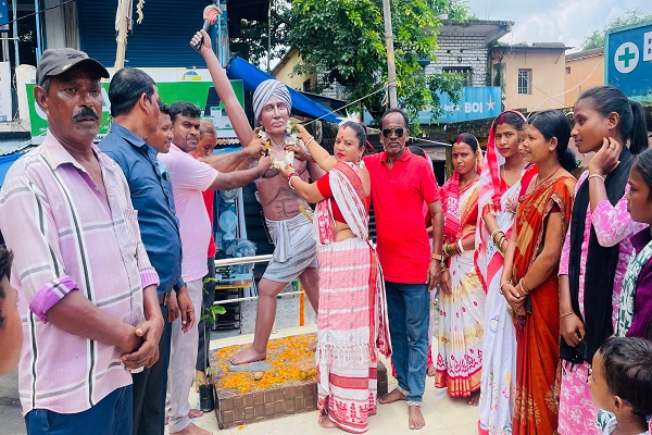 Potka : हल्दीपोखर में हर्षोल्लास से मना विश्व आदिवासी दिवस,जल-जंगल-जमीन की रक्षा का लिया संकल्प
