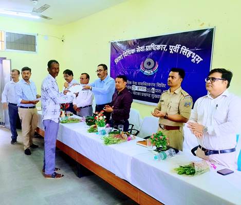 Potka : पोटका में मेगा विधिक सेवा सह सशक्तिकरण शिविर का आयोजन, लाभुकों के बीच बांटी गई परिसंपत्तियां