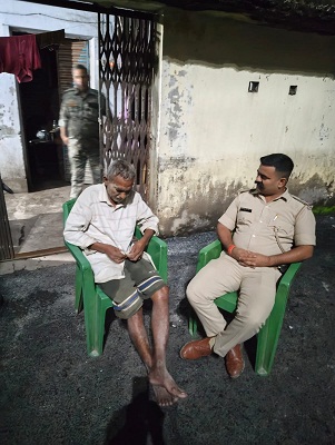 Potka : कोवाली पुलिस ने मानसिक रूप से कमजोर व लापता व्यक्ति को परिजनों से मिलाया