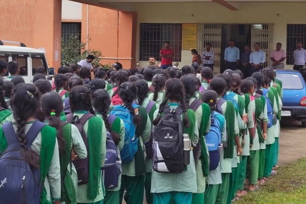 Potka : विद्यार्थियों को साइबर अपराध पर कोवाली थाना प्रभारी ने किया जागरूक