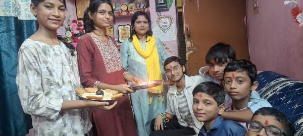 Potka : रक्षाबंधन पर बहनों ने भाइयों की कलाई पर बांधी राखी, की लंबी उम्र और सुख-समृद्धि की कामना