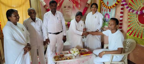 Muri : प्रजापिता ब्रह्माकुमारी ईश्वरीय विश्व विद्यालय में मनाया गया रक्षा बंधन का पर्व